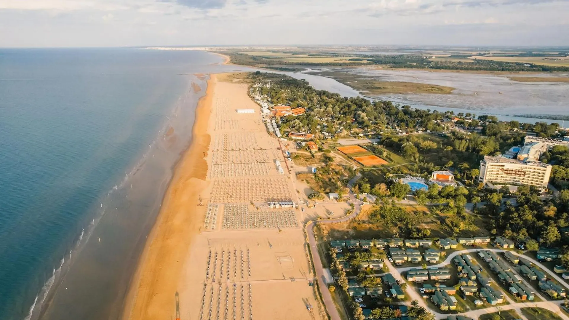 Seafront Apartment In Бибионе